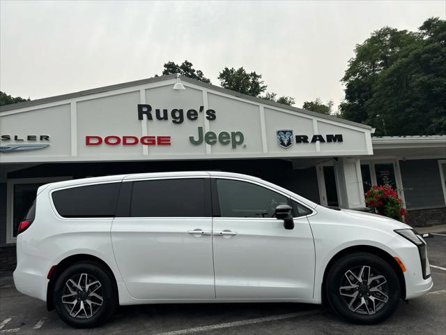 2027 Chrysler Pacifica PACIFICA LIMITED AWD