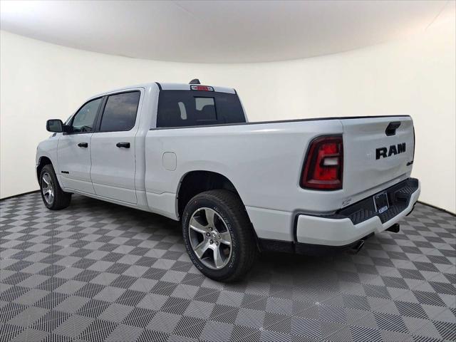 2026 RAM 1500 RAM 1500 EXPRESS CREW CAB 4X4 64 BOX
