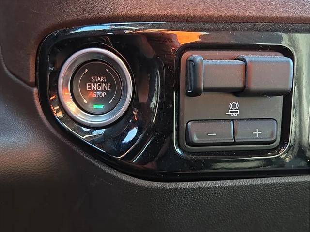 2025 GMC Sierra 1500 4WD Crew Cab Short Box SLT