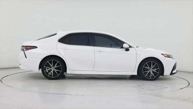 2023 Toyota Camry Hybrid SE