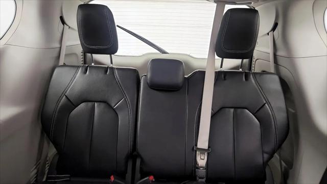 2022 Chrysler Pacifica Touring L AWD