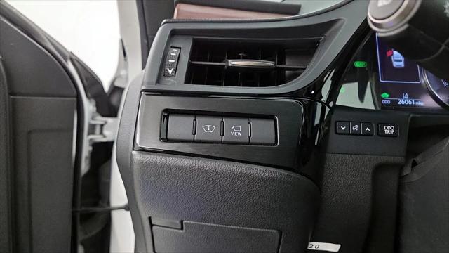 2024 Lexus ES 300h Luxury