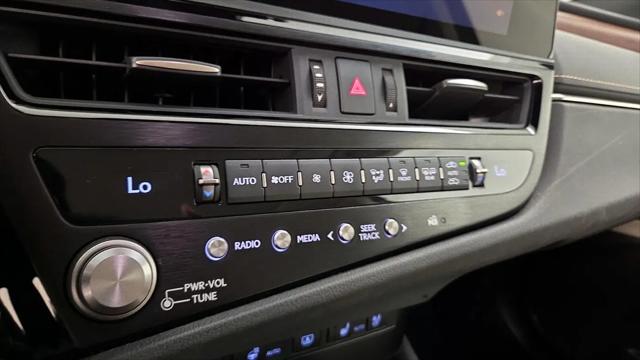 2024 Lexus ES 300h Luxury