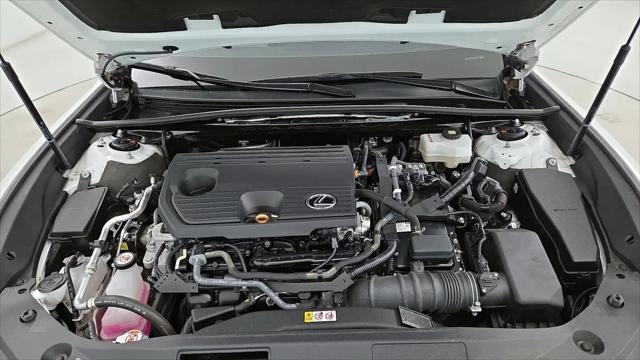 2024 Lexus ES 300h Luxury