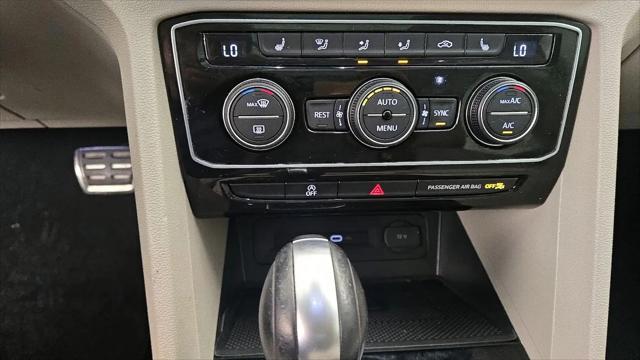 2022 Volkswagen Atlas 3.6L V6 SEL R-Line Black