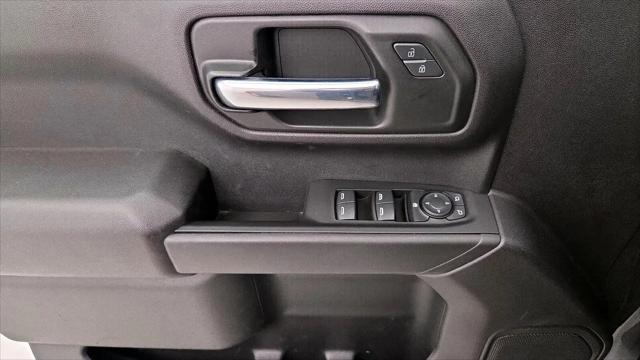 2023 Chevrolet Silverado 1500 4WD Crew Cab Short Bed Custom