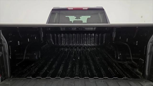 2023 Chevrolet Silverado 1500 4WD Crew Cab Short Bed Custom