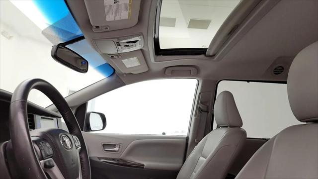 2017 Toyota Sienna XLE 8 Passenger