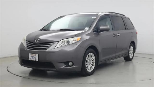 2017 Toyota Sienna XLE 8 Passenger