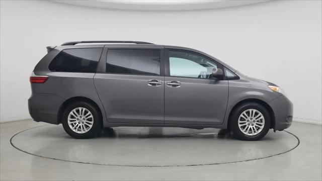 2017 Toyota Sienna XLE 8 Passenger