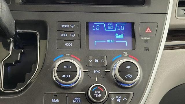 2017 Toyota Sienna XLE 8 Passenger