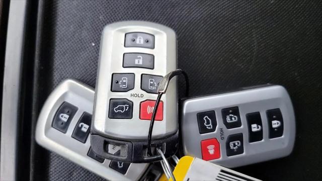 2017 Toyota Sienna XLE 8 Passenger