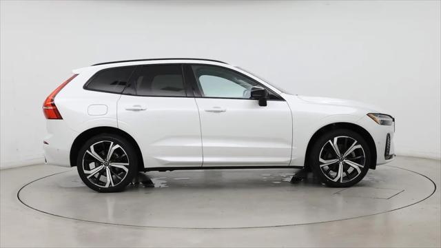 2023 Volvo XC60 B5 Ultimate Dark Theme