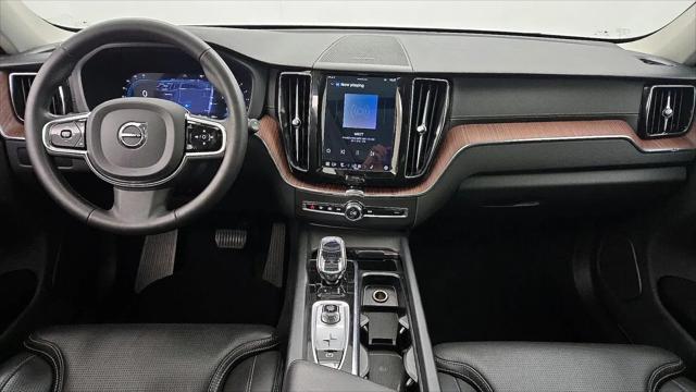 2023 Volvo XC60 B5 Ultimate Dark Theme