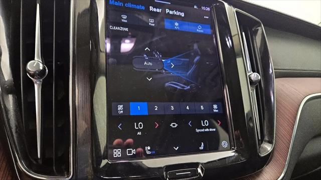 2023 Volvo XC60 B5 Ultimate Dark Theme