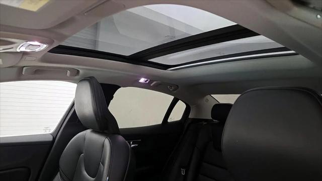 2022 Volvo S60 B5 Momentum