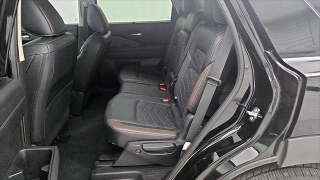 2025 Nissan Pathfinder Platinum FWD