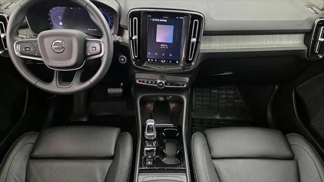 2023 Volvo XC40 B5 Plus Bright Theme