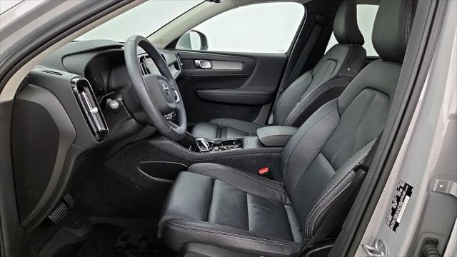 2023 Volvo XC40 B5 Plus Bright Theme