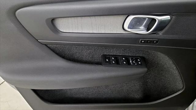 2023 Volvo XC40 B5 Plus Bright Theme