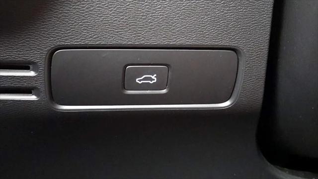 2023 Volvo XC40 B5 Plus Bright Theme