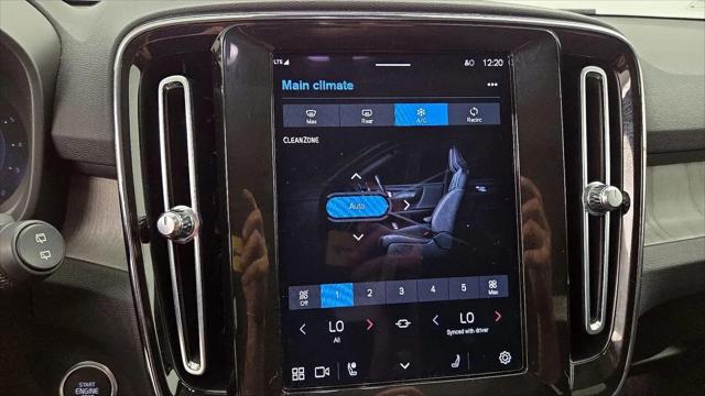 2023 Volvo XC40 B5 Plus Bright Theme