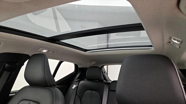 2023 Volvo XC40 B5 Plus Bright Theme