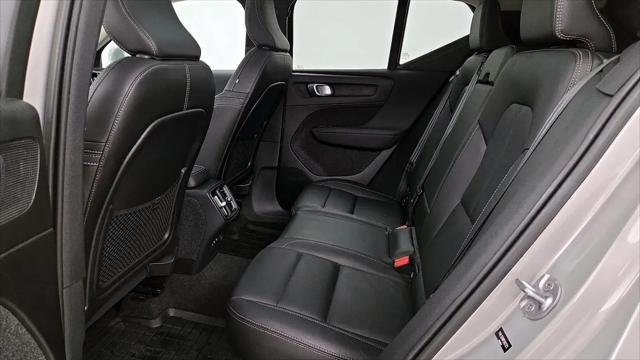 2023 Volvo XC40 B5 Plus Bright Theme
