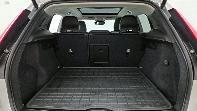 2023 Volvo XC40 B5 Plus Bright Theme