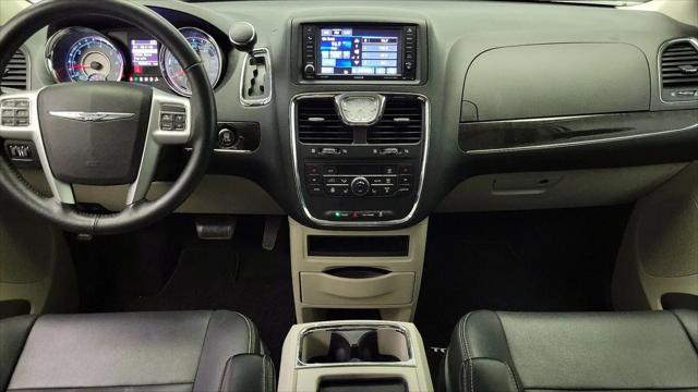 2016 Chrysler Town & Country Touring