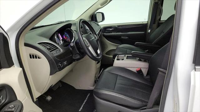 2016 Chrysler Town & Country Touring