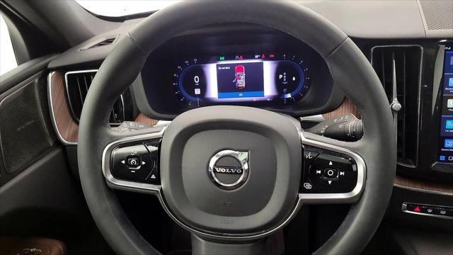 2023 Volvo XC60 B5 Plus Dark Theme