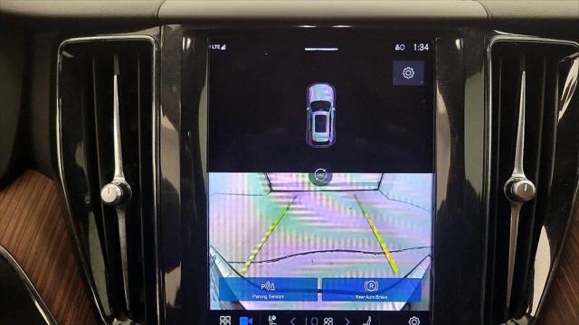 2023 Volvo XC60 B5 Plus Dark Theme