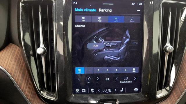 2023 Volvo XC60 B5 Plus Dark Theme