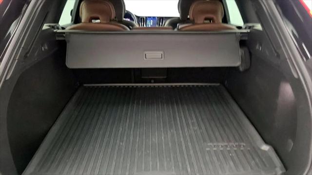 2023 Volvo XC60 B5 Plus Dark Theme