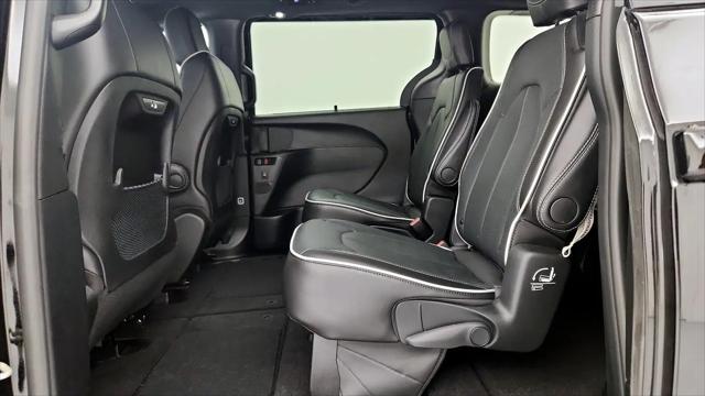 2025 Chrysler Pacifica Limited AWD
