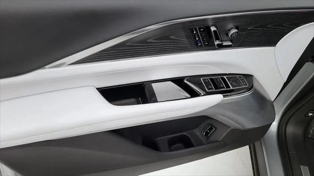 2024 Cadillac iQ Luxury w/1SE
