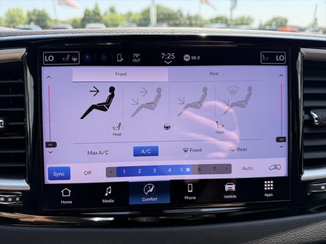 2025 Chrysler Pacifica Select