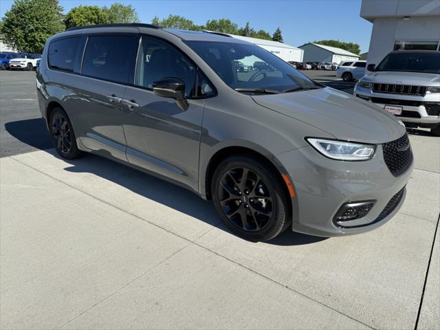 2025 Chrysler Pacifica Limited for sale in Kimball, MN