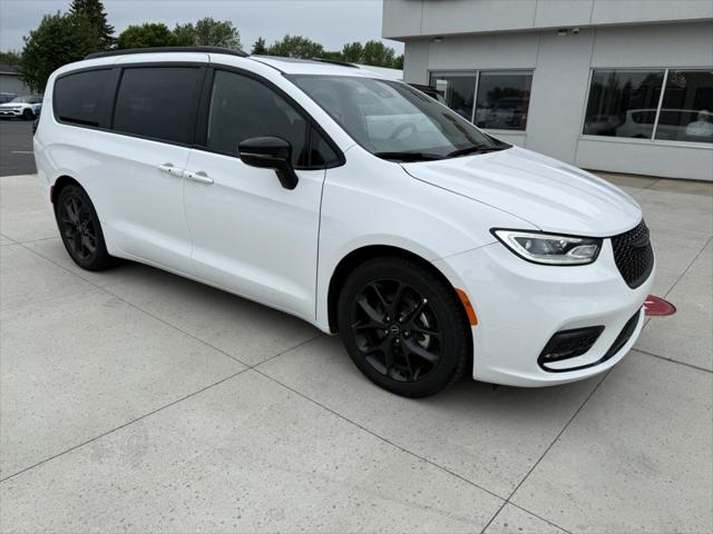 2025 Chrysler Pacifica Limited for sale in Kimball, MN