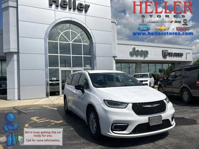 2024 Chrysler Pacifica Touring L for sale in Pontiac, IL