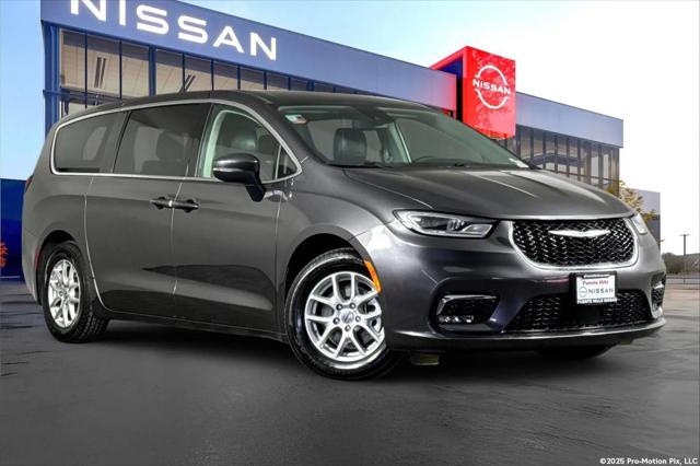 2023 Chrysler Pacifica Touring L for sale in Valencia, CA