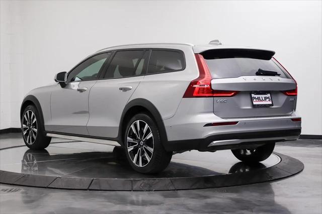2025 Volvo V60 Cross Country Ultra, B5 AWD Gas (mild hybrid)
