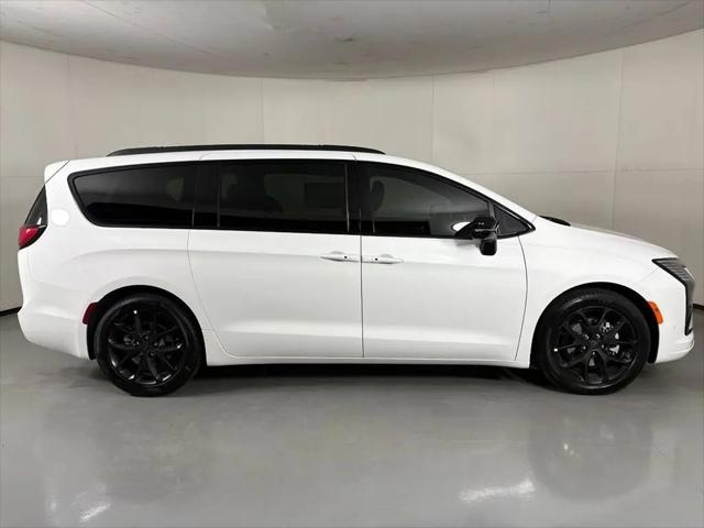 2027 Chrysler Pacifica Limited