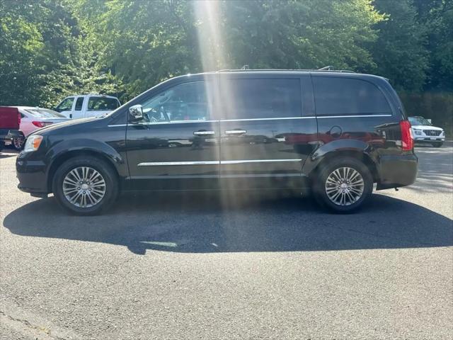 2014 Chrysler Town & Country Touring-L
