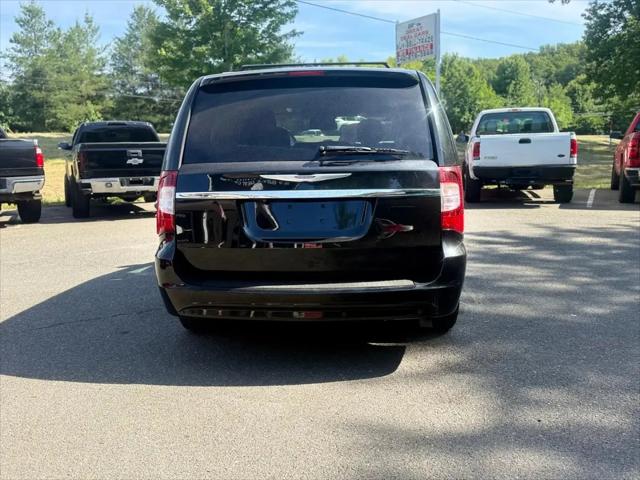 2014 Chrysler Town & Country Touring-L