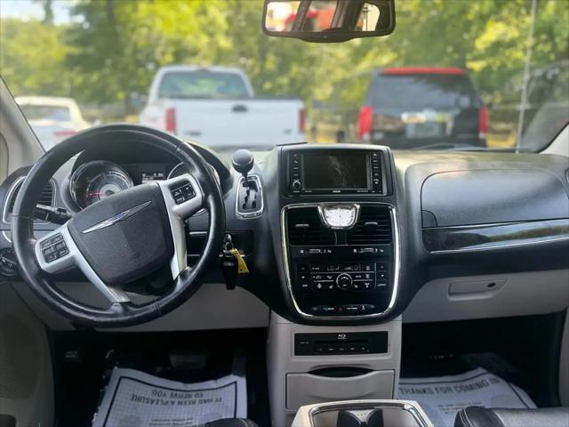 2014 Chrysler Town & Country Touring-L