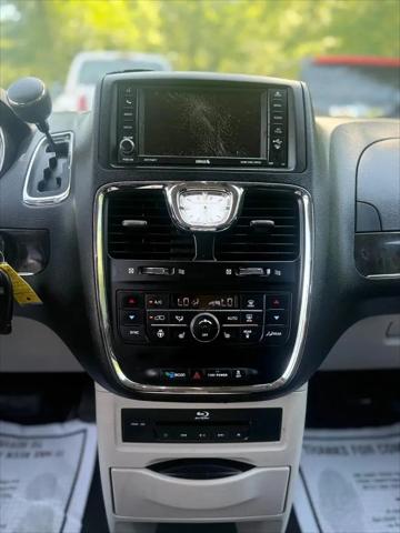 2014 Chrysler Town & Country Touring-L