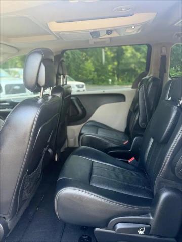 2014 Chrysler Town & Country Touring-L