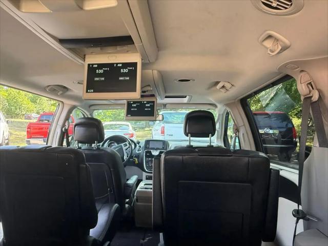 2014 Chrysler Town & Country Touring-L